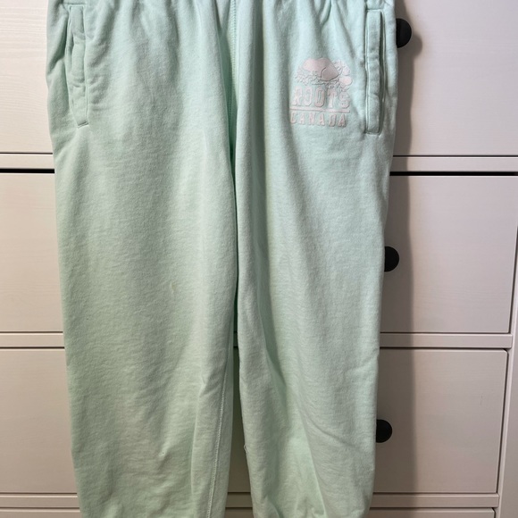 Women’s roots capris. Size medium - Picture 5 of 6